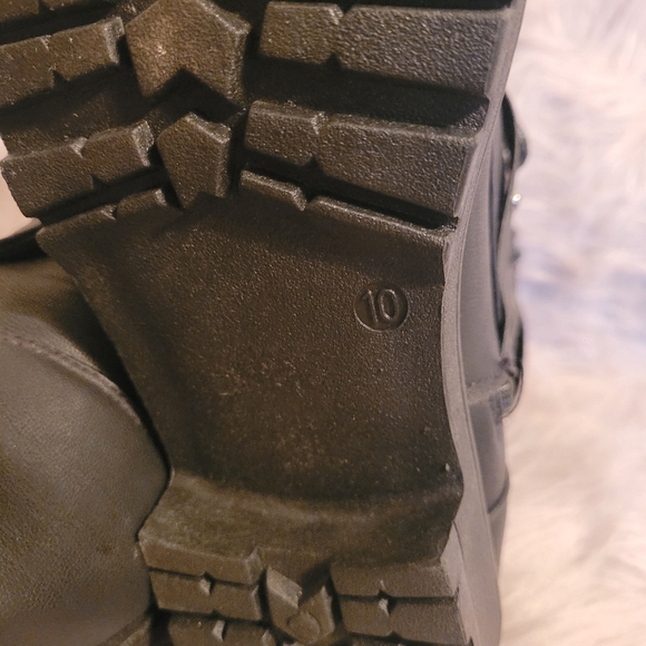 Black boots - Picture 5 of 5